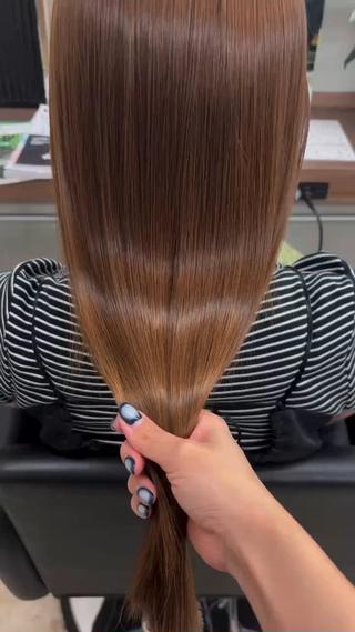 ロング ウエチ モモカのヘアスタイル