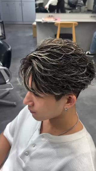 ショート パーマ メンズ 伊藤 大地のヘアスタイル