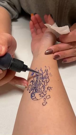 2週間で消えるジャグアタトゥー

いちご、ビーナッツアレルギーの方は施術出来ません
書くだけなので痛みも全くなし
6時間後にシールをご自身で剥がして頂きます
1度薄くなりますが次の日には綺麗に発色します！

こちらのデザイン¥3,850 