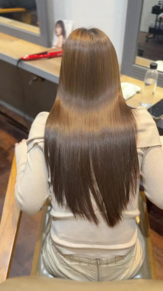 照明器具一切無しです！
髪質改善ストレートはかなり大きく違いが出るので本当におすすめです！
手触り、艶、持ち全てにおいて変わります 