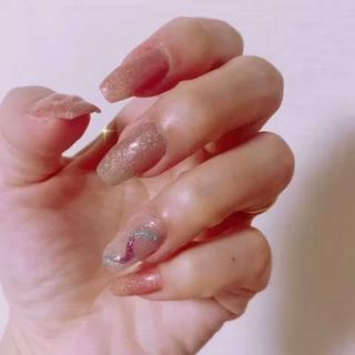 長さ出し超キラキラネイル
長さ出しは1本700円になります 