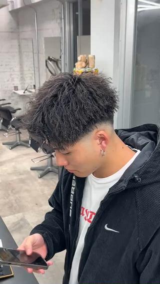 ショート パーマ メンズ ØVARL　Jingumae所属・OVARL/ メンズパーマ/きらりのヘアスタイル