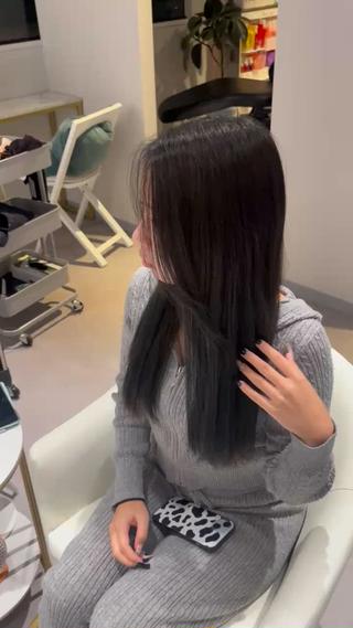 緑が主張しすぎない柔らかいオリーブグレージュ 