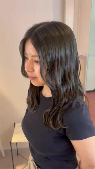 オリーブカラー

就活で暗くしなきゃいけないけど真っ黒は嫌な方！！
暗髪透明感カラーお任せ下さい！！ 