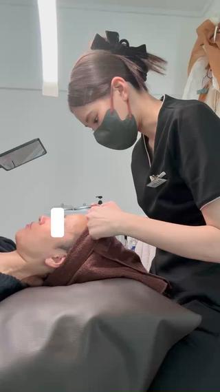 フェイシャルワックス施術風景