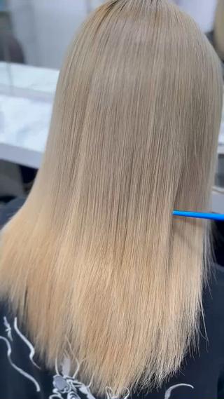 MOMOKA🍑プル エクステ・ハイトーンのヘアスタイル