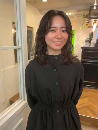 パーマとインナーカラーの組み合わせ可愛いです 