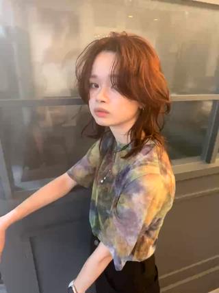 パーマの残りを活かしたミディアムレイヤー 