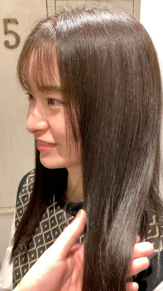 シルクグレージュ
明るすぎな方でもチャレンジしやすい透明感×艶感カラー 