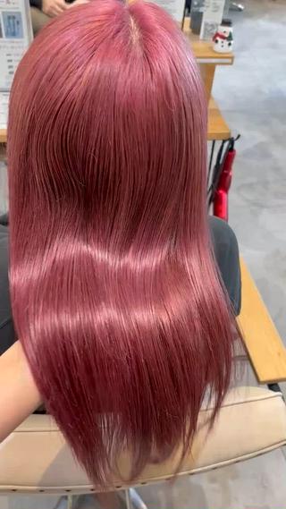 ロング カラー 肌に馴染むハイトーン /ミルクティーカラーのヘアスタイル