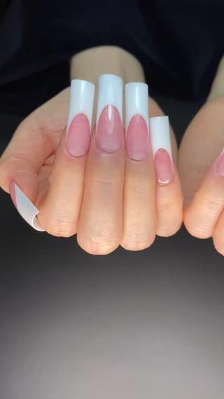 コンテストスタイルのフレンチスカルプチュア
施術後はお好きな長さと形にカット致します。 