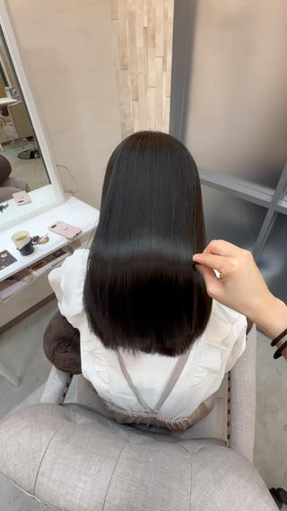 セミロング 🖤ほのか/ツヤ髪 /髪質改善/縮毛矯正のヘアスタイル
