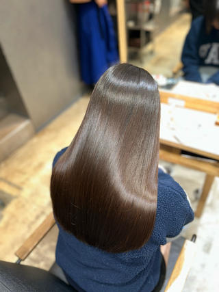 お客様それぞれに合わせた薬剤で艶髪へ