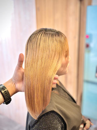 髪質改善トリートメントで、ダメージの広がりもまとまり良く。 