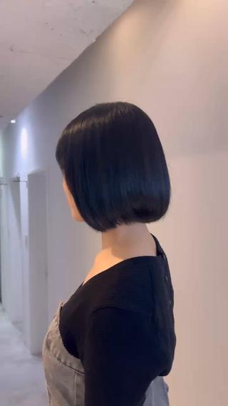 ショート 艶感ワンホン color✨のヘアスタイル