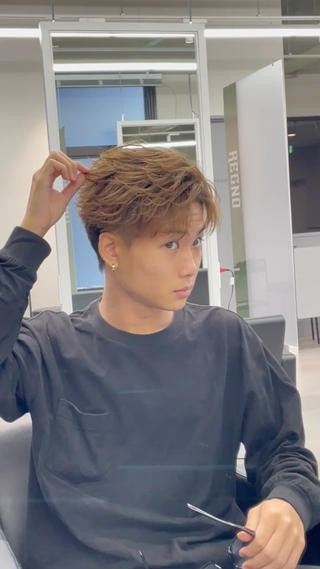 大人気流行中のフェザーパーマです！！ 