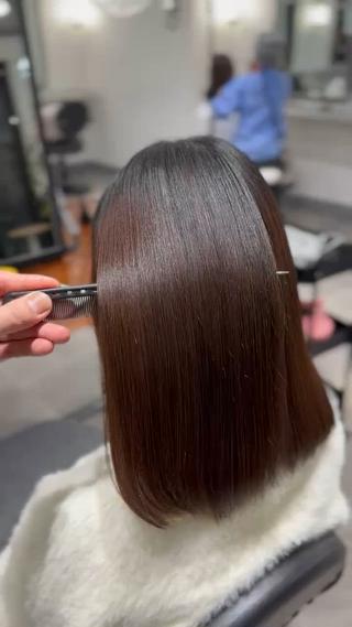 髪質改善ストレート

従来のストレート、縮毛矯正にはないまるで素髪のような柔らかな質感にお仕上げ致します

SNSで見るような抜群の艶と手触りを経験してみませんか？

ご予約はクーポンのストレートメニューよりご予約ください 
