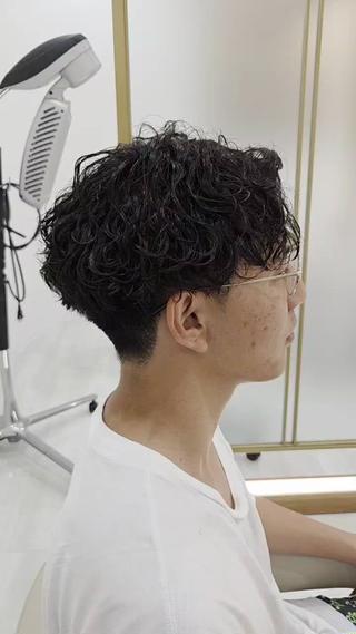 ショート パーマ メンズ 眞田 晟希のヘアスタイル