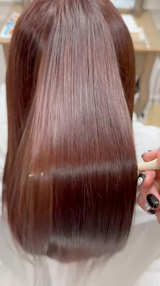 ロング 鶴田 琴美のヘアスタイル