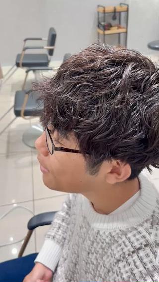 パーマ メンズ 巖本 真希のヘアスタイル