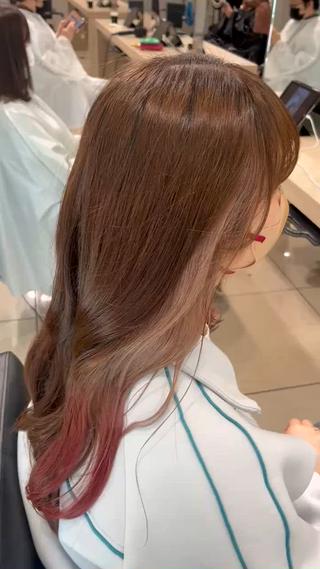 ロング カラー 巖本 真希のヘアスタイル