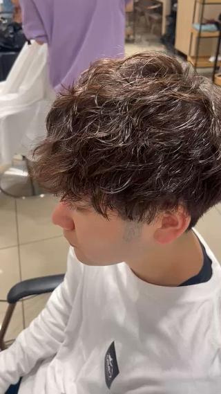 パーマ メンズ 巖本 真希のヘアスタイル