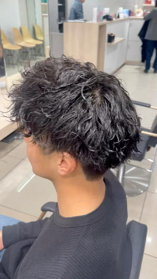 パーマ メンズ 巖本 真希のヘアスタイル