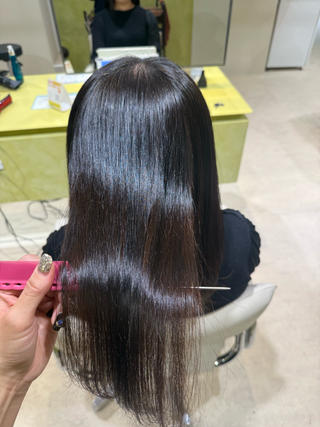 髪質改善カシミヤトリートメント♪
¥8,000→¥6,000

カシミヤ由来の上質なタンパク質を贅沢に使い、なめらかで上質なツヤと柔らかさのある髪に♪

※単品メニューの場合、シャンプーブロー+¥1,000
※土日祝日はお席料+¥500頂いております。
ご了承ください。 