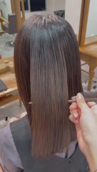 柔らかくかけられる酸性ストレート
縮毛矯正特有のピンっとした仕上がりには
ならず自然に仕上がるのでおすすめです◎