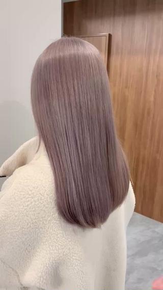 【髪質改善ストレート × ブリーチ毛】
ブリーチによるハイダメージ毛でも、ここまで艶感を出せます
柔らかく、自然な仕上がりにこだわっています。
他店で断られた方もぜひ一度ご相談ください!
カウンセリングでブリーチ専用トリートメントまたはストレートかご相談させていただきます!