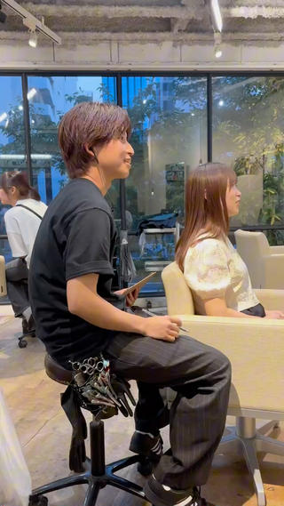 ブリーチなしで作るオリーブベージュ
繰り返しオリーブ系で染めていくと徐々に透明感が出てきます︎✓
ご予約はInstagramのDMでも可能です！
『ren22___』(アンダーバー3つです) 