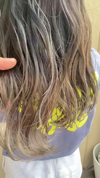 黒髪からのグラデーションシルバー！ 