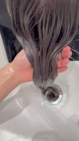 ブリーチ毛先３回ブリーチされているお客様！
トリートメントでツヤツヤです 