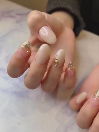 成人式ネイル
お洋服にも合うようにデザインしました^ ^ 