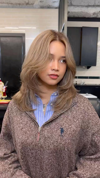 ミディアム カラー 🩶透明感グレージュ /レイヤー🩶のヘアスタイル