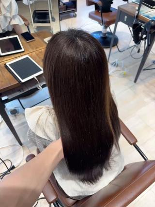 ️お客様の個性活かしたトリートメント️
マイフォーストリートメントというお席でトリートメントさせていただくトリートメントです！

お客様自身の髪質はかなりしっとりしていて毛先の先がからまりとパサつきがあったので、毛先のほうに塗布量を多めにして中間は少し塗布量を少なめにする事でこのようにふわふわさらさら感を出せました！

お客様のお悩みに合わせて色々な種類のトリートメントを組み合わせ出来ますのでぜひご予約お待ちしております！ 