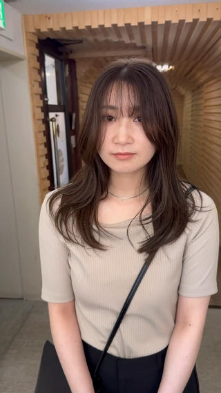 柔らかレイヤーと赤みのないカラーがかわいいです 