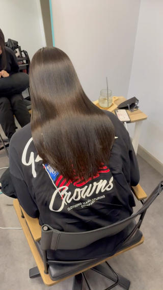 ACROオリジナルの髪質整形は髪の中に入った乾きづらい成分を抜きながら乾かしやすい髪へ 