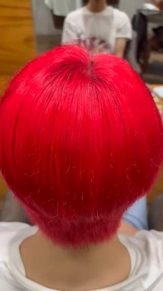カラー メンズ 白神 珠梨のヘアスタイル