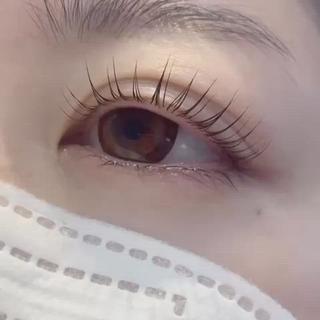 お客さんのなりたい目を相談しながらカール感を決めていきます！ 