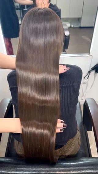 美髪矯正で艶々に
AOlでは薬剤テストをしてから薬の選定をするので失敗のリスクなしで艶髪になります️ 