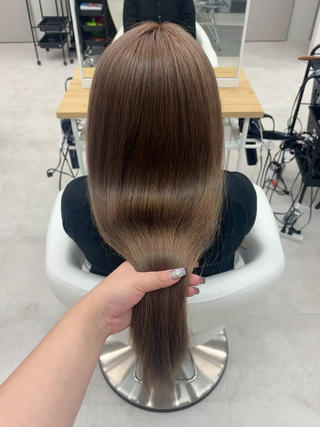 艶感カラー × Aujuaトリートメント
同時施術でカラーの色持ちUP、ツヤ感もキープできます◎
手触りもやわらかくおすすめです