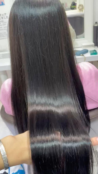 こちらは美髪縮毛矯正と髪質改善トリートメントです!
綺麗な艶感を半永久的にキープできます
回数を重ねる毎に綺麗になっていく実感を得られます