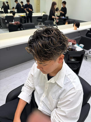 パーマ メンズ ウォーレントリコミ ニューヨーク所属・メンズ特化 北爪 龍一のヘアスタイル