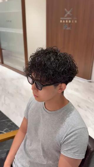 パーマ メンズ ウォーレントリコミ ニューヨーク所属・メンズ特化 北爪 龍一のヘアスタイル