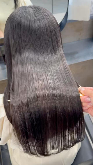ロング カラー パーマ ヘアアレンジ youres hair東新宿店所属・新宿⌇韓国風ヘア ⌇透明感カラーのヘアスタイル