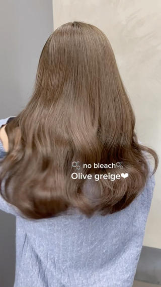 ロング カラー ヘアアレンジ youres hair東新宿店所属・新宿⌇韓国風ヘア ⌇透明感カラーのヘアスタイル