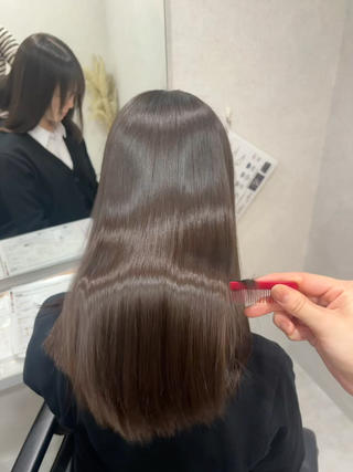 【超高濃度水素カラー】
水素で、白髪の原因などど言われている悪玉活性酸素を無効化にし、髪の健康寿命を最大限引き伸ばします
 