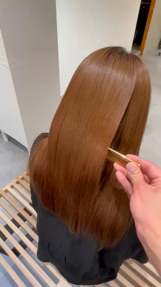 自然な縮毛矯正で、パヤパヤしたりうねったりでまとまらない髪を艶のあるサラサラヘアに
手触りも縮毛矯正する前より良くなり、触っていたい髪になれます 