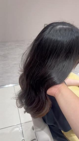 巻いた後でも艶々しっとりが保てるトリートメント
プリッとした可愛い巻きも得意なのでご予約お待ちしております♪ 